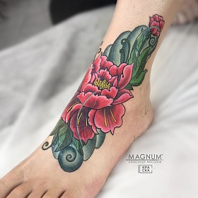 Александр Мосолов, реализм тату, realism tattoo, цветной реализм, цветная татуировка, тату пион, реалистичная тату, тату на ноге, тату цветок