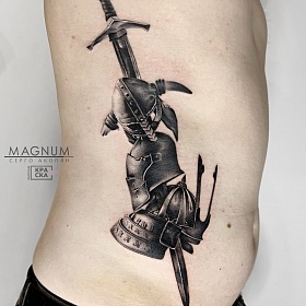 Серго Акопян, реализм тату, realism tattoo, чб реализм, черная татуировка, тату меч, реалистичная тату, тату оружие, тату экспрессионизм, тату на боку
